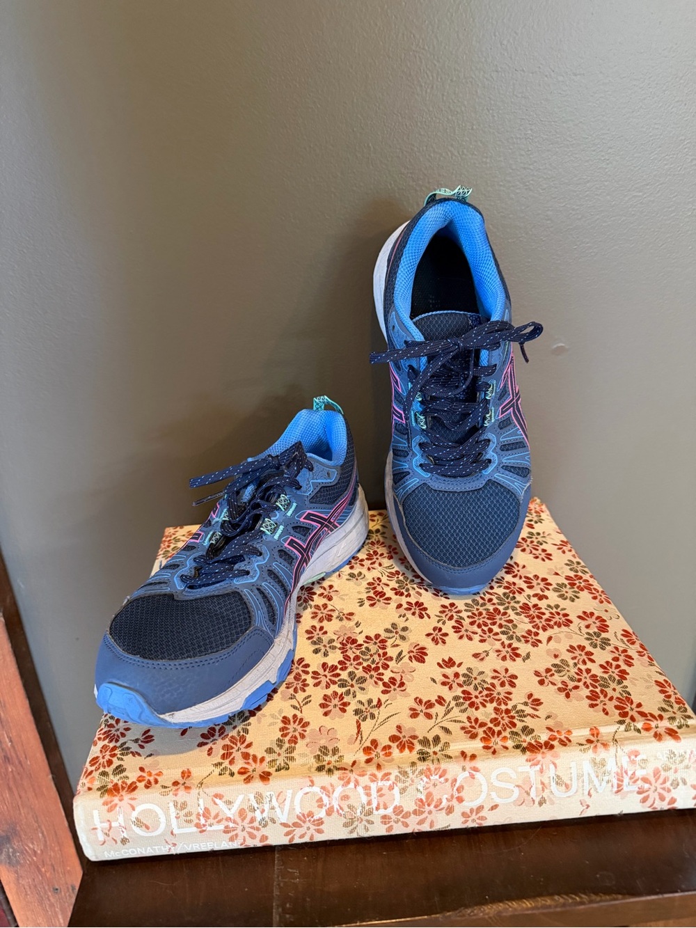 ASICS Blue Venture 7 Gel Venture Women's size 7 Athletic Running Shoes